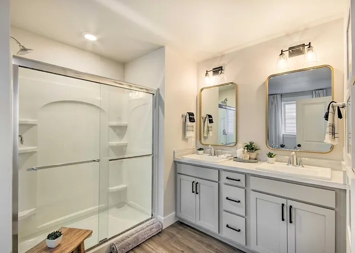 Walk To Parks! Billings Gem W/ Soaking Tub