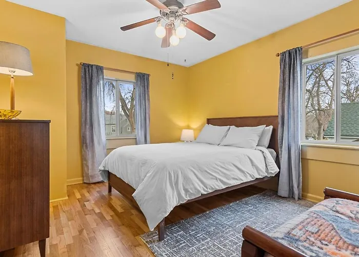 Vintage 3Br Near Airport & Downtown